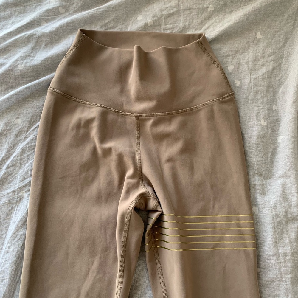 ALO Yoga High-Waist Leggings in Taupe with Gold Stripe Detail